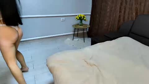 Snapshot of babe_catherine chatting on 02-23-25, 04:02 babe Sara3 online show from 02-23-25, 04:02