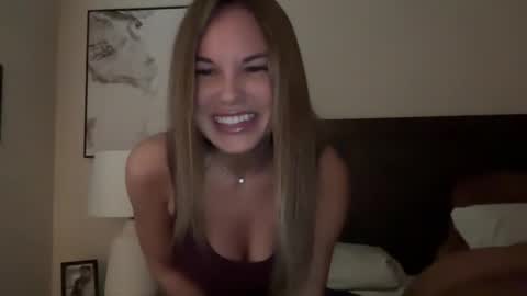 Snapshot of babeb77 chatting on 10-16-25, 08:10 B online show from 10-16-25, 08:10