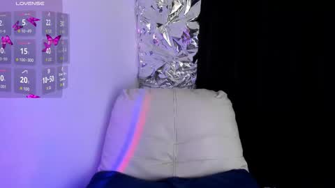 Queen B online show from 10-23-25, 06:50