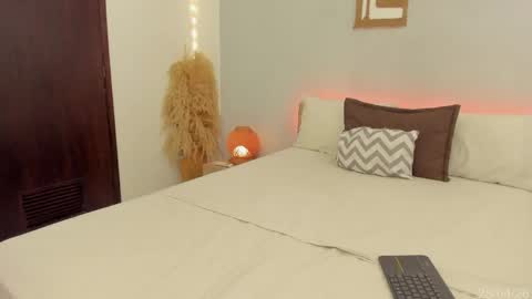 itzell  online show from 04-29-26, 01:10