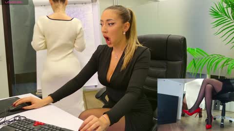 Snapshot of babesgowild chatting on 01-29-25, 08:56 Olivia and Lexi online show from 01-29-25, 08:56