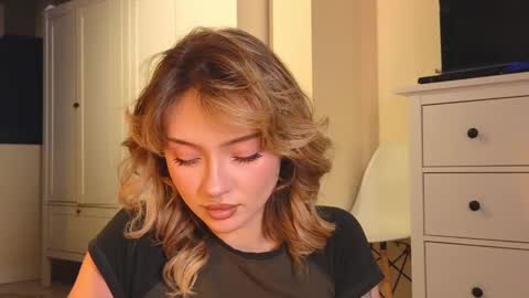 Snapshot of baby_adele chatting on 02-19-25, 09:25 bb adele online show from 02-19-25, 09:25