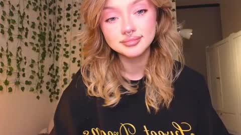 Snapshot of baby_adele chatting on 03-05-25, 09:15 bb adele online show from 03-05-25, 09:15