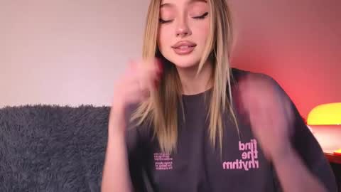 Snapshot of baby_adele chatting on 09-10-25, 03:34 bb adele online show from 09-10-25, 03:34