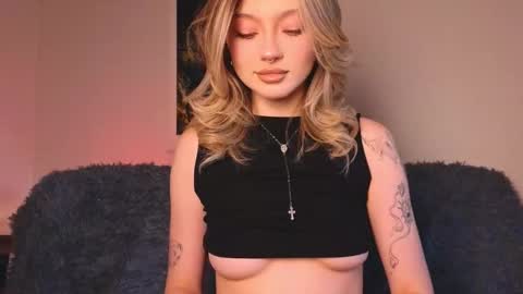 Snapshot of baby_adele chatting on 09-15-25, 02:50 bb adele online show from 09-15-25, 02:50