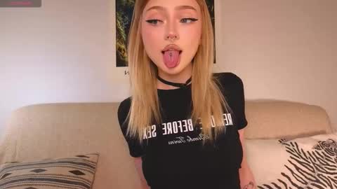 Snapshot of baby_adele chatting on 10-23-25, 06:50 bb adele online show from 10-23-25, 06:50