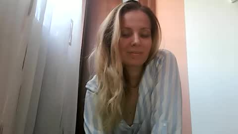 Snapshot of baby_blondee chatting on 10-31-25, 01:23 Baby Blonde online show from 10-31-25, 01:23