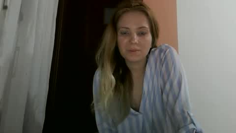 Snapshot of baby_blondee chatting on 02-06-26, 06:44 Baby Blonde online show from 02-06-26, 06:44