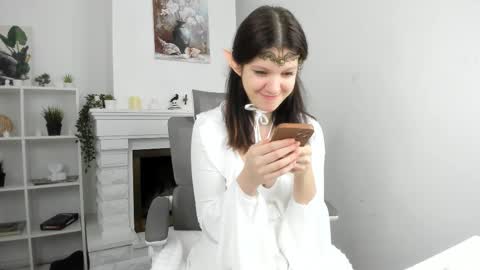 Evalena maybe just Eva online show from 11-05-25, 05:29