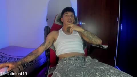 Snapshot of baby_gio chatting on 06-19-26, 04:55 OF GxoXabs online show from 06-19-26, 04:55