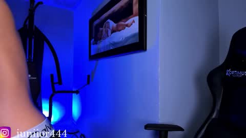 Junior       Independent Model online show from 12-18-25, 05:13