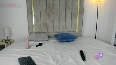 Miel online show from 06-15-26, 07:38