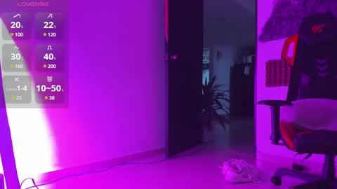 Snapshot of baby_smith chatting on 03-07-25, 11:18 FOLLOW ME online show from 03-07-25, 11:18