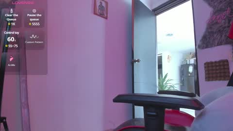 Snapshot of baby_smith chatting on 03-07-25, 02:23 FOLLOW ME online show from 03-07-25, 02:23