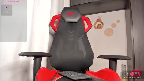 Snapshot of baby_smith chatting on 09-11-25, 04:12 FOLLOW ME online show from 09-11-25, 04:12