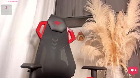 Snapshot of baby_smith chatting on 10-27-25, 03:32 FOLLOW ME online show from 10-27-25, 03:32