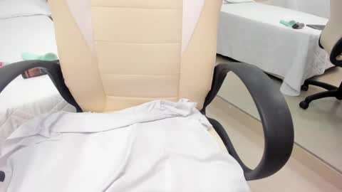 Snapshot of babyangel18_ chatting on 10-12-25, 03:11 ANGEL online show from 10-12-25, 03:11