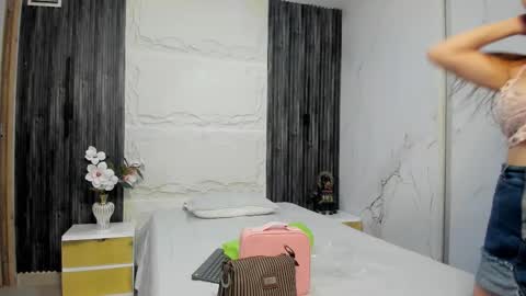 Snapshot of babyangel18_ chatting on 01-16-26, 11:25 ANGEL online show from 01-16-26, 11:25