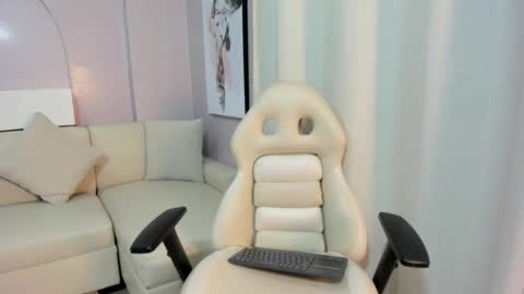 Snapshot of babyangel18_ chatting on 02-01-26, 03:27 ANGEL online show from 02-01-26, 03:27