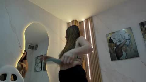 Snapshot of babyangel18_ chatting on 02-10-26, 03:21 ANGEL online show from 02-10-26, 03:21