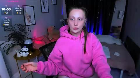Snapshot of babydarkness chatting on 10-03-25, 10:18 Eva online show from 10-03-25, 10:18