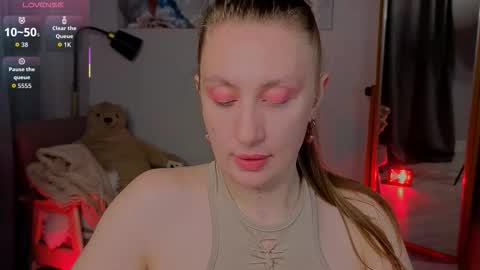 Snapshot of babydarkness chatting on 10-10-25, 07:29 Eva online show from 10-10-25, 07:29