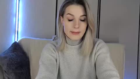 Snapshot of babydollysx chatting on 01-12-26, 04:34 Kate online show from 01-12-26, 04:34