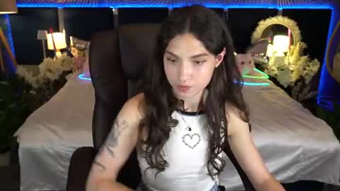 Snapshot of babyflowerr chatting on 06-18-26, 06:56 Sasha online show from 06-18-26, 06:56