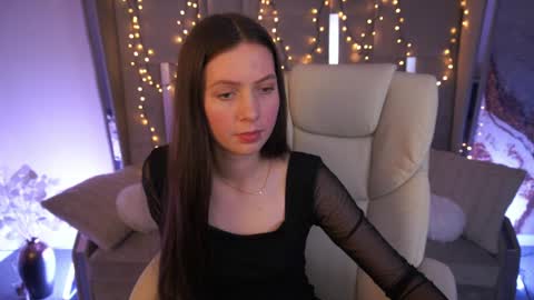 Snapshot of babylumii chatting on 06-01-26, 01:13 Lady Vi online show from 06-01-26, 01:13