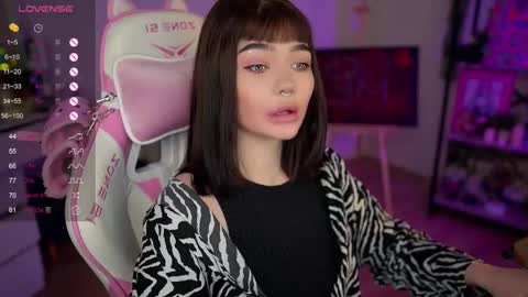 Nika online show from 01-20-25, 01:39