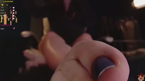 Snapshot of badassswitch chatting on 03-07-25, 08:22 Franki online show from 03-07-25, 08:22