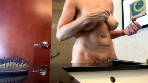 Snapshot of badboyson65 chatting on 07-12-26, 01:29 HotWifeFun32 online show from 07-12-26, 01:29