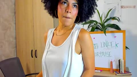 BADDIE DELAYLA online show from 04-23-26, 08:00
