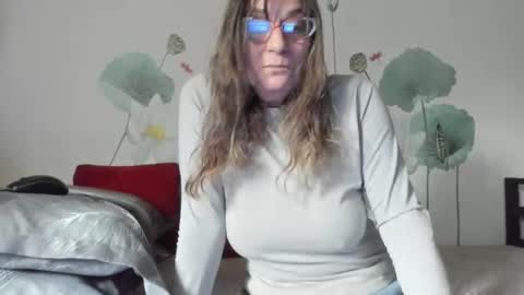 Gina online show from 12-18-25, 01:39
