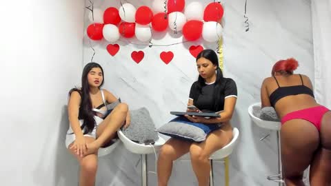 Snapshot of badgirls_000 chatting on 02-17-25, 12:16 candy and dayan online show from 02-17-25, 12:16