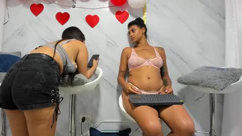 Snapshot of badgirls_000 chatting on 02-18-25, 10:03 candy and dayan online show from 02-18-25, 10:03