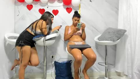 Snapshot of badgirls_000 chatting on 02-19-25, 01:08 candy and dayan online show from 02-19-25, 01:08