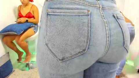 Snapshot of badgirls_000 chatting on 02-20-25, 02:24 candy and dayan online show from 02-20-25, 02:24