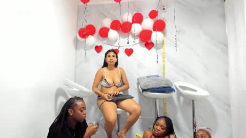 Snapshot of badgirls_000 chatting on 02-21-25, 02:27 candy and dayan online show from 02-21-25, 02:27