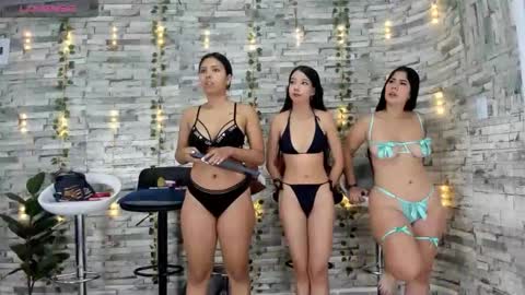 Snapshot of badgirls_000 chatting on 09-29-25, 11:15 candy and dayan online show from 09-29-25, 11:15