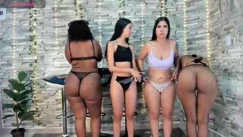 Snapshot of badgirls_000 chatting on 10-11-25, 11:09 candy and dayan online show from 10-11-25, 11:09