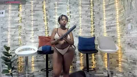 Snapshot of badgirls_000 chatting on 10-16-25, 11:00 candy and dayan online show from 10-16-25, 11:00