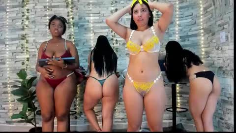 Snapshot of badgirls_000 chatting on 10-18-25, 11:33 candy and dayan online show from 10-18-25, 11:33