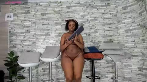 Snapshot of badgirls_000 chatting on 12-19-25, 11:06 candy and dayan online show from 12-19-25, 11:06