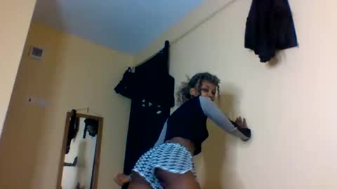 Lily. online show from 10-18-25, 06:08