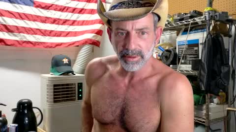 Snapshot of badnightwolf chatting on 09-11-25, 03:06 Silver online show from 09-11-25, 03:06