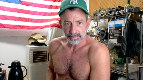 Snapshot of badnightwolf chatting on 09-11-25, 03:12 Silver online show from 09-11-25, 03:12