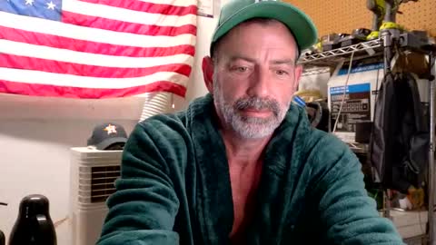 Snapshot of badnightwolf chatting on 09-15-25, 01:33 Silver online show from 09-15-25, 01:33