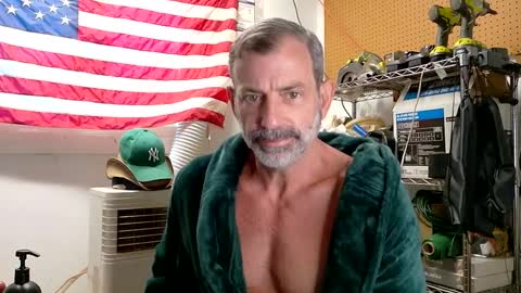 Snapshot of badnightwolf chatting on 09-19-25, 01:45 Silver online show from 09-19-25, 01:45