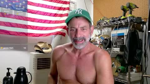 Snapshot of badnightwolf chatting on 09-21-25, 02:40 Silver online show from 09-21-25, 02:40